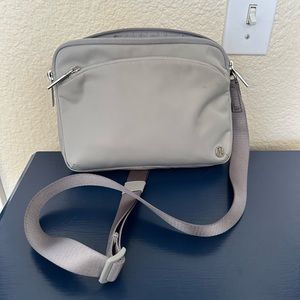 Lululemon adventurer crossbody
